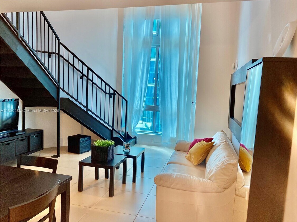 Foto principal - 300 S Biscayne Blvd