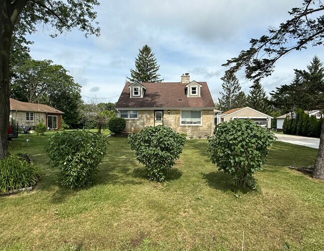 Building Photo - S80W19060 Janesville Rd