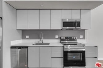 Building Photo - 825 S Coronado St