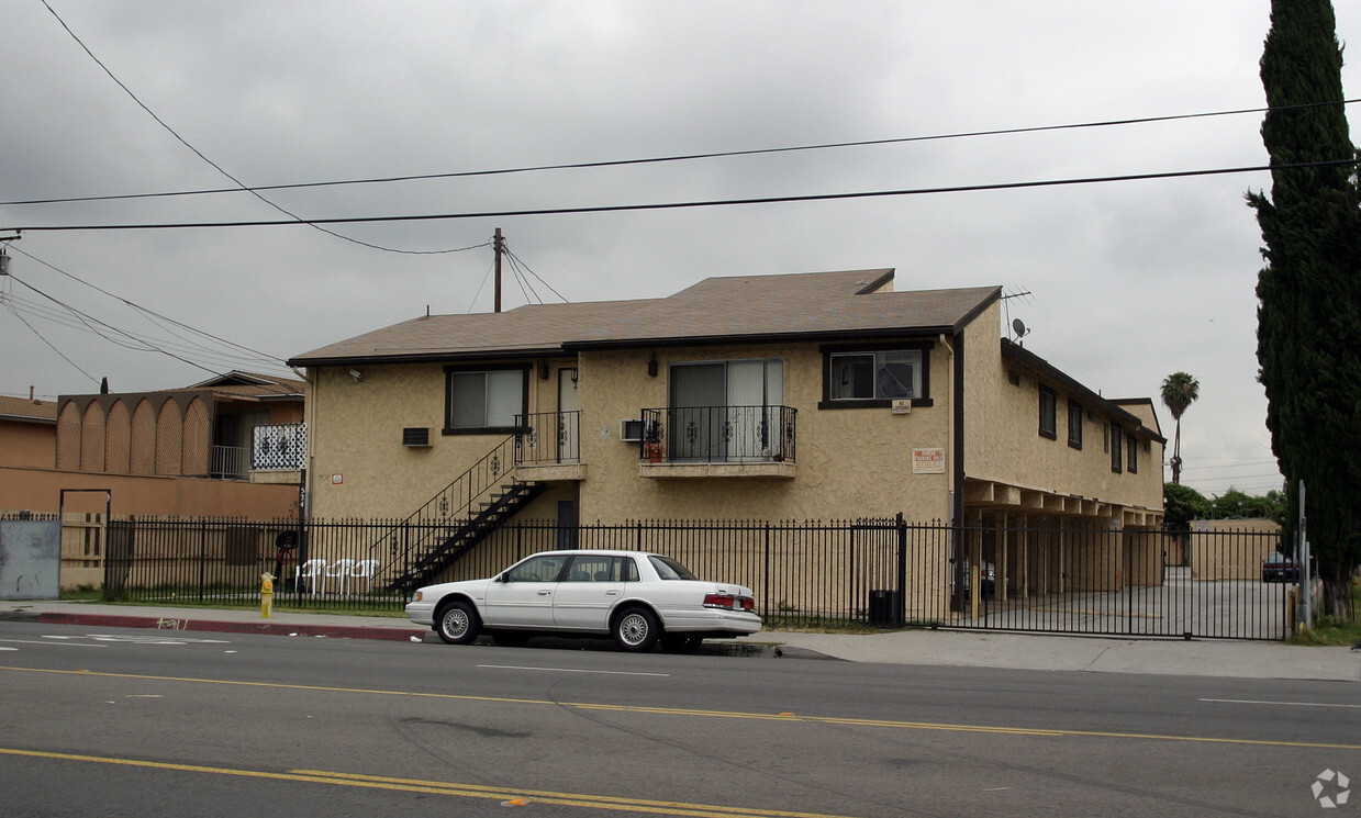 Primary Photo - 3524 Durfee Ave