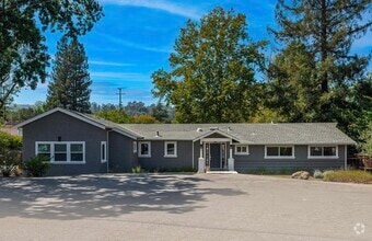 Building Photo - 9 Fawn Creek Ct