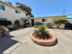 Building Photo - 809 Coburn Ct