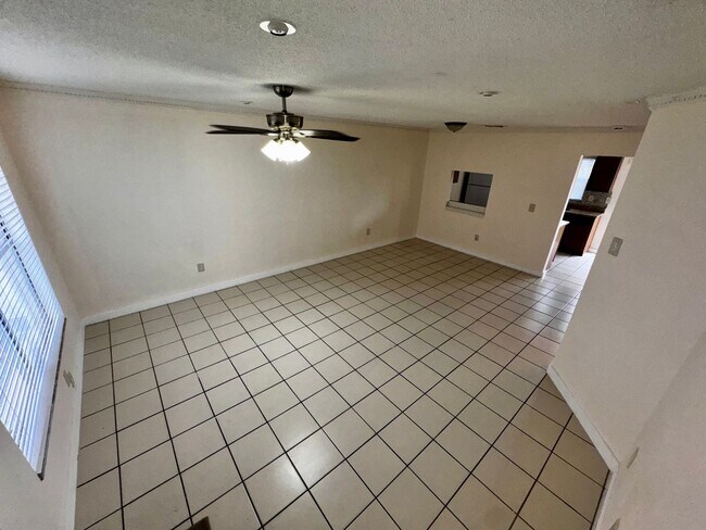 Foto del edificio - 2-bedroom 1.5  bath Hidden Creek Townhome!