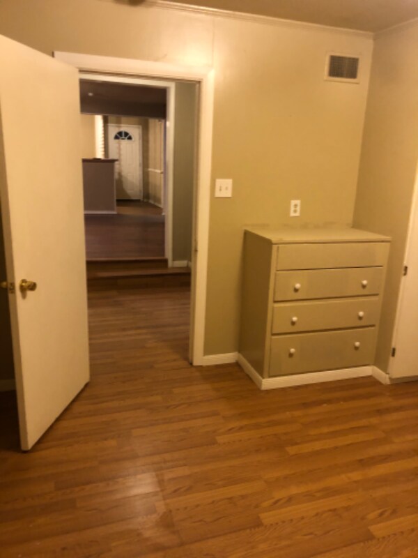 Foto del edificio - 711 W State St