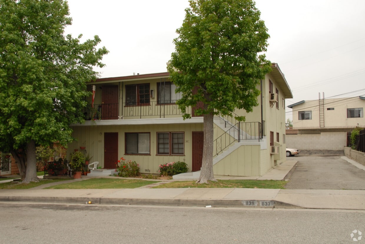 Building Photo - 837-843 Carillo Dr