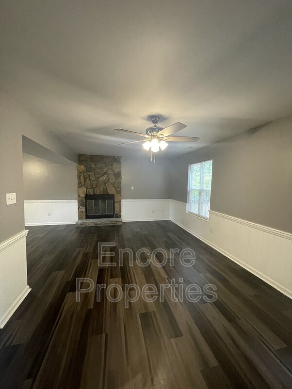 Building Photo - 211 Indigo Dr