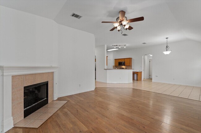 Building Photo - 122 Copperwood Loop
