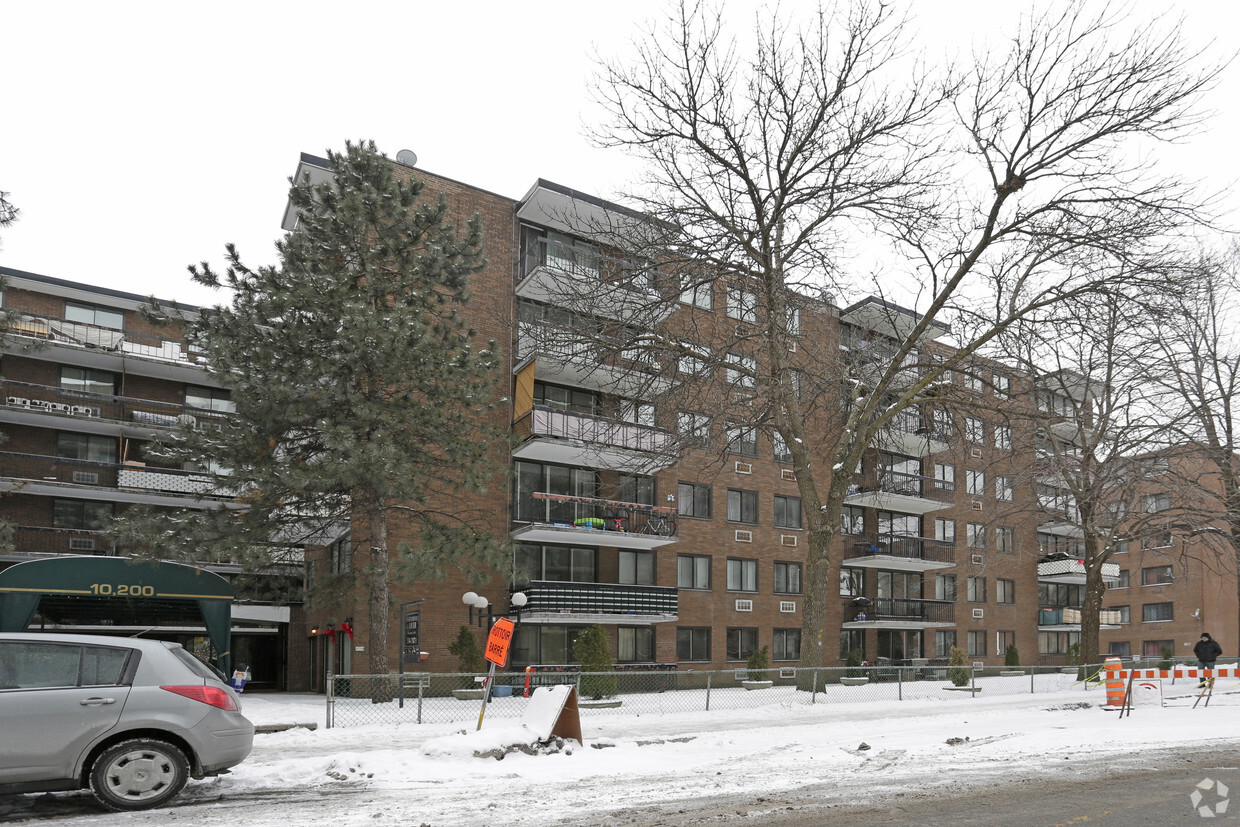 Building Photo - 10200 de Bois-de-Boulogne