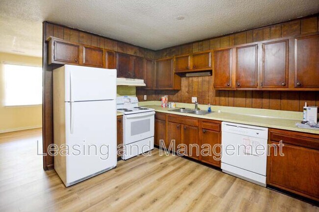 Building Photo - 1611 Jessamine Rd