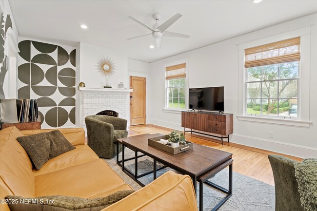 Foto del edificio - 3671 Hedrick St
