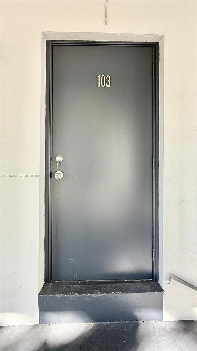 Foto del edificio - 42 SW 14th St