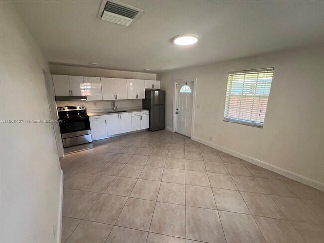 Foto del edificio - 5835 Taylor St