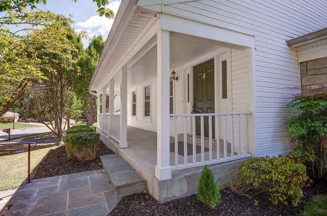 Foto del edificio - 3 Bedroom 2.5 Bath SFH in Fairfax for Rent!
