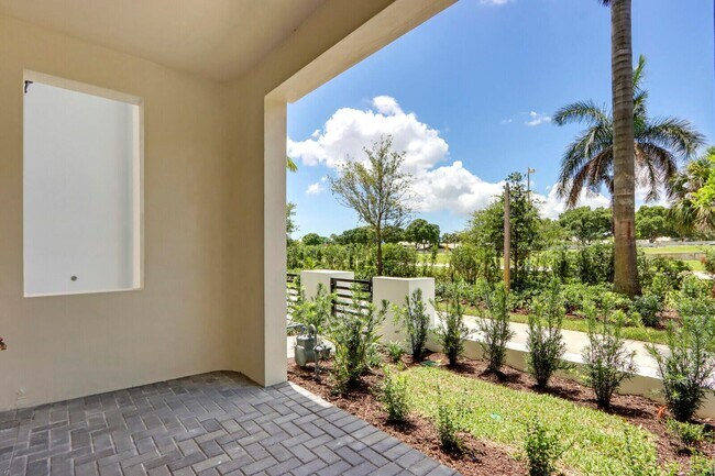 Foto del edificio - 12556 Gross Pointe Dr