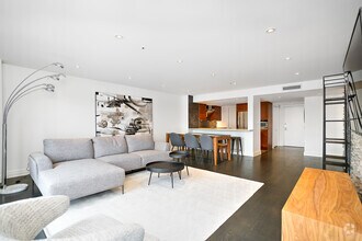 Building Photo - 329 Rue Notre Dame E