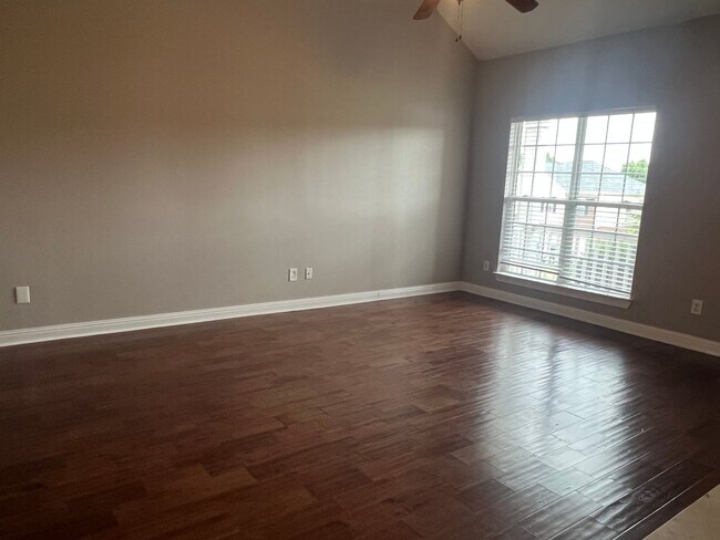 Foto del edificio - Spacious 3BR Home with Bonus Room in Prime...