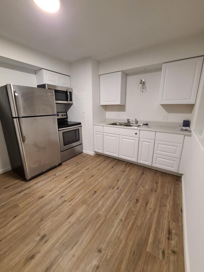 407 S Forest Ave, Sugar Creek, MO 64054 Townhome Rentals in Sugar