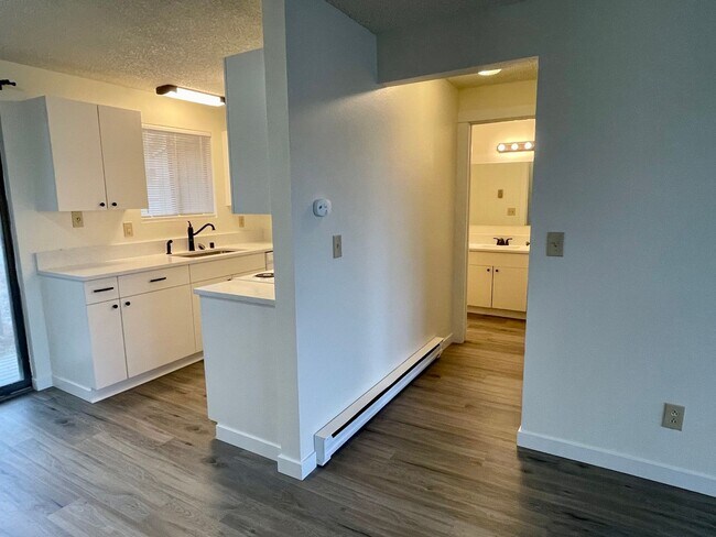 Foto del edificio - 1 Bed, 1 Bath Apartment off of Alabama St