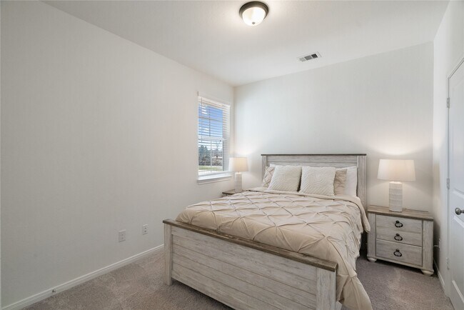 Building Photo - 648 Silver Pear Ct