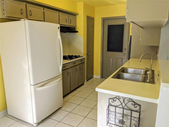 Building Photo - 4310 Thunder Bay Dr