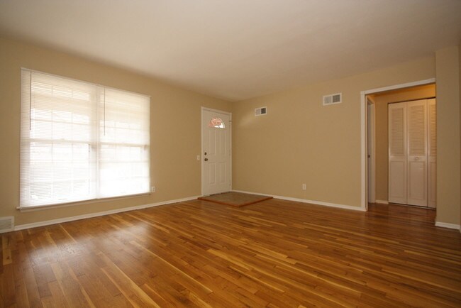 Building Photo - 1695 St Anthony Ln