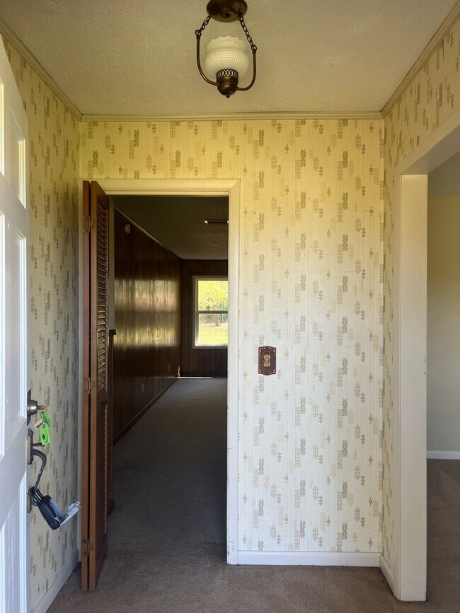 Foto del edificio - Available NOW - 2010 Ambrose Lane