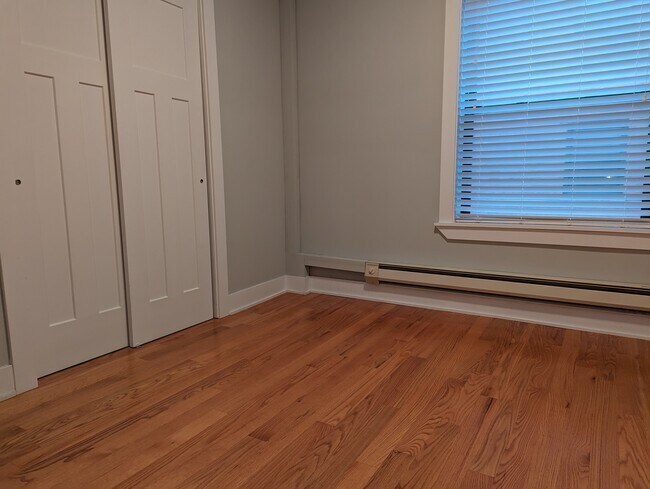 Building Photo - 4453 N Wolcott Ave