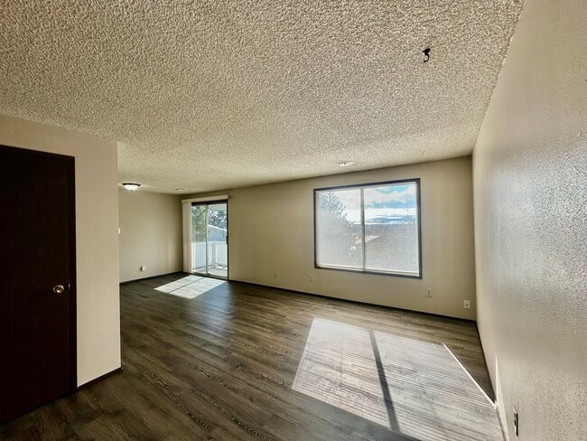 Building Photo - 2bdrm, 1 bath apartment in Moyina Heights. Water,sewer & garbage included