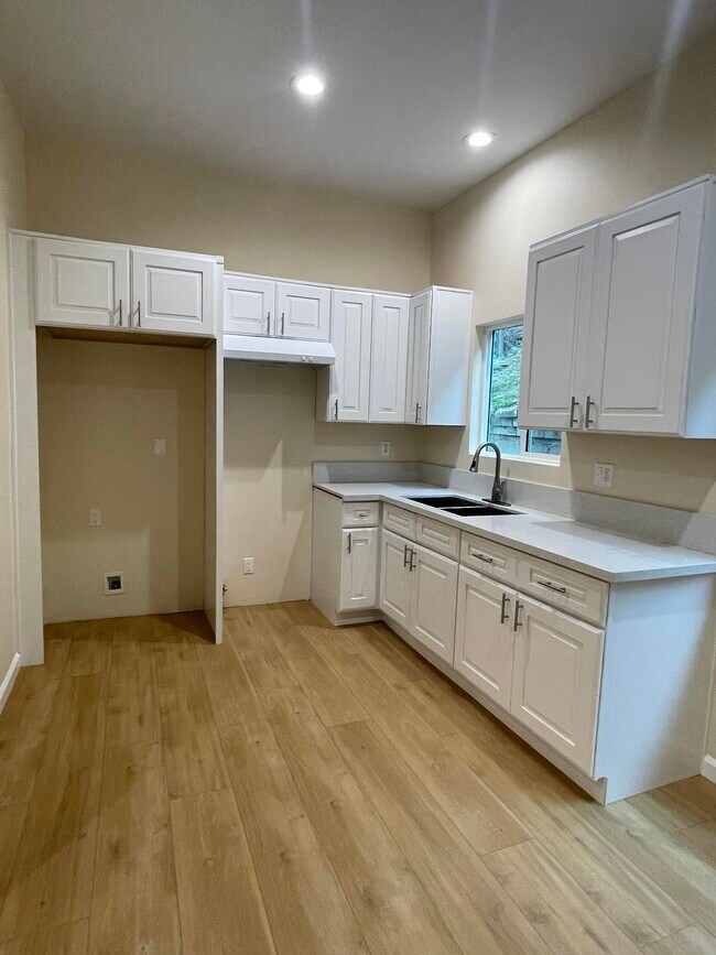 Cocina completa - 371 Douglas St