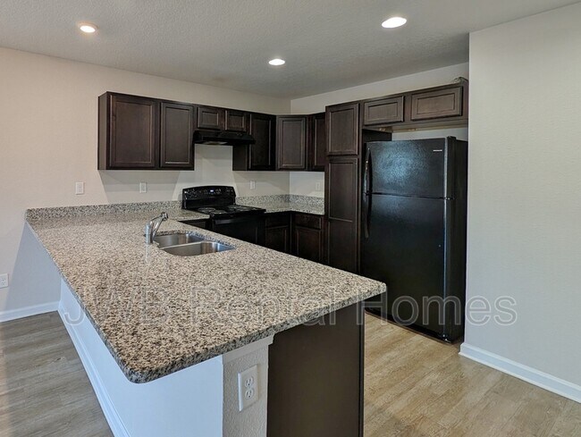 Foto del edificio - 9081 Eaton Ave