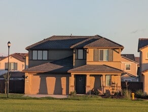 Building Photo - 8009 Roundhouse Lp