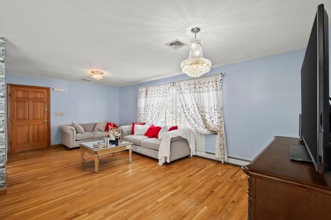 Building Photo - 391 Taylor Ave