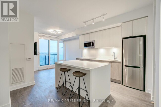 Photo du bâtiment - 1926 Lake Shore Blvd W