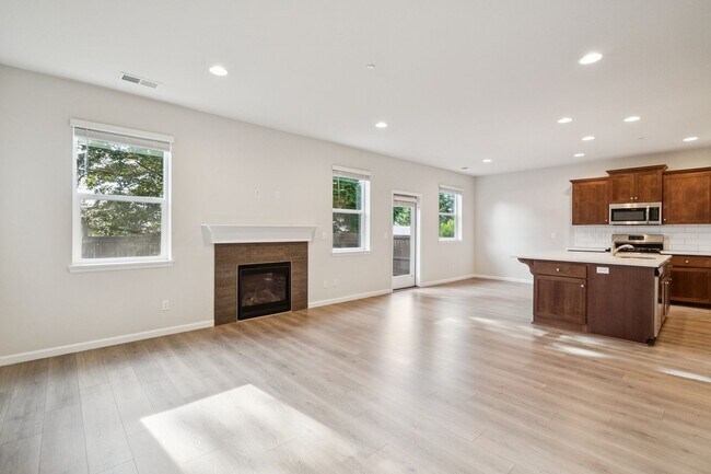 Building Photo - 9670 SW 171st Ave