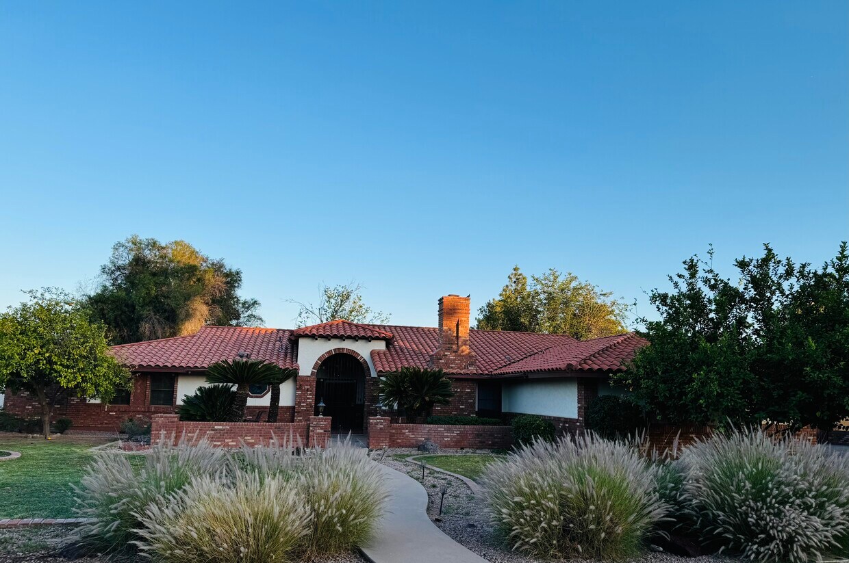 Foto principal - 3143 E Fox St