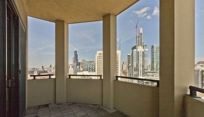 Building Photo - 1464 S Michigan Ave