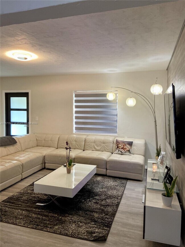 Foto del edificio - 6765 SW 17th St