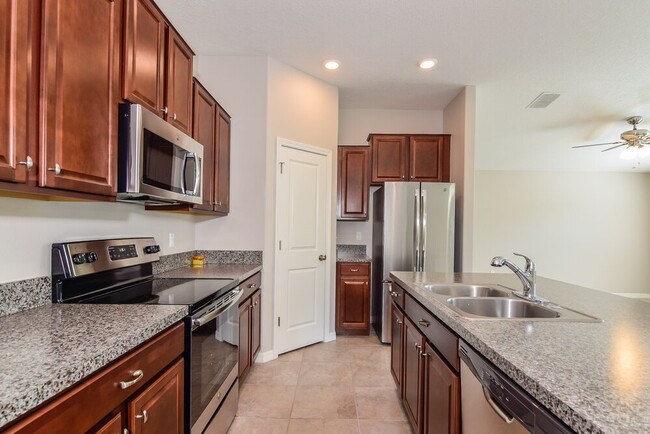 Building Photo - 127 Cascade Bend Dr