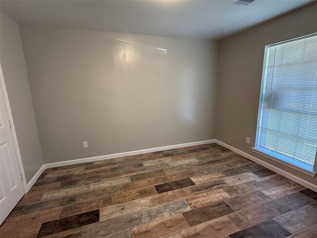 Foto del edificio - 8343 Bigwood St