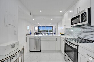 Building Photo - 6 Royal Palm Way