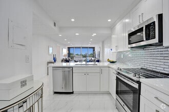 Building Photo - 6 Royal Palm Way