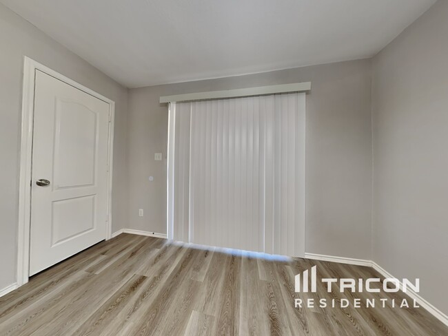 Building Photo - 10611 Terrace Glen