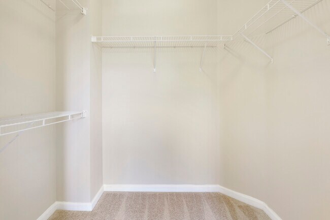 Foto del edificio - 9211 Myrtlewood Cir W