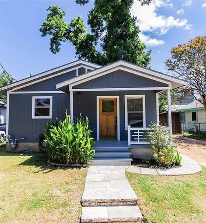 Building Photo - 2324 Santa Rita St