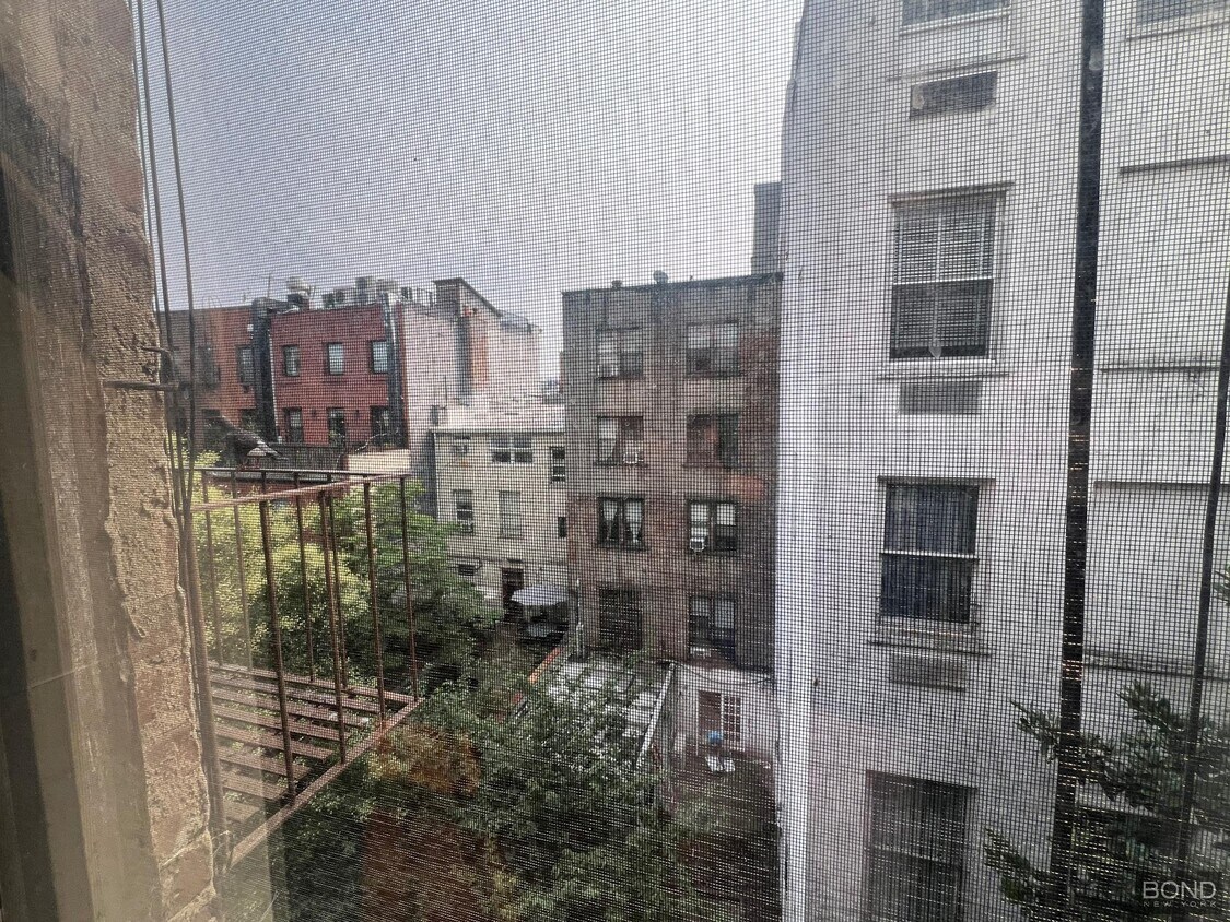 Primary Photo - 344 E 9th St