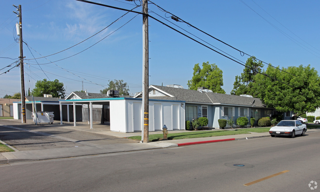 Building Photo - 1090 N Villa Ave