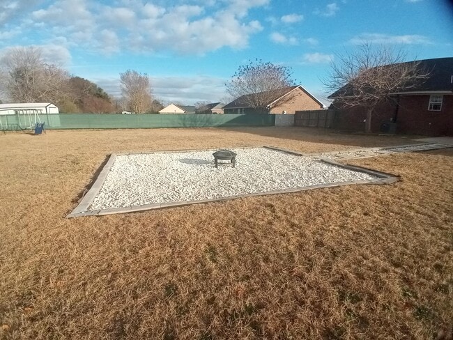 Foto del edificio - 3525 Drayton Dr