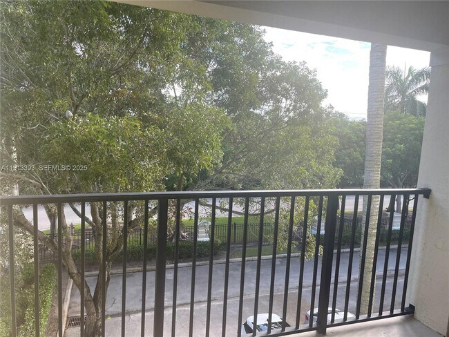 Foto del edificio - 6020 W Sample Rd