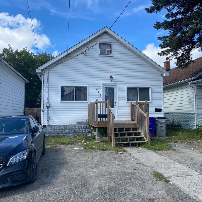 Primary Photo - Charming 3 Bed / 1 Bath Home in Timmins – ...
