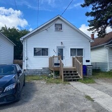 Building Photo - 283 Maple St S